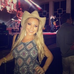 Meet your Posher, Malia